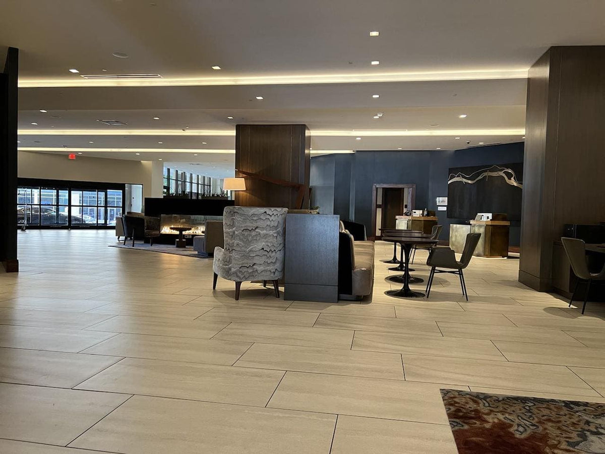 A welcoming hotel lobby and dining area